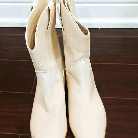 Boots - Picture 4 of 5